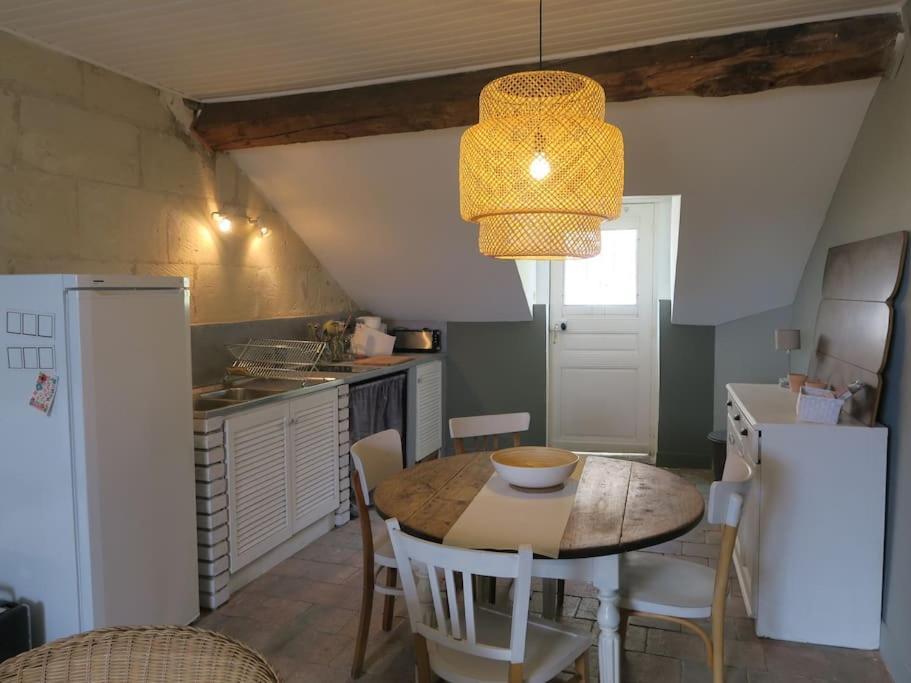 Appartement Des Hirondelles , Au Pied Du Chateau Chinon Exterior photo