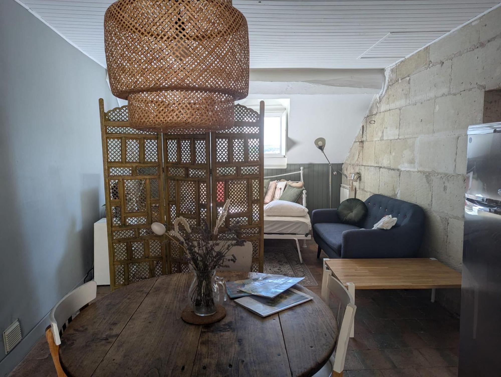 Appartement Des Hirondelles , Au Pied Du Chateau Chinon Exterior photo